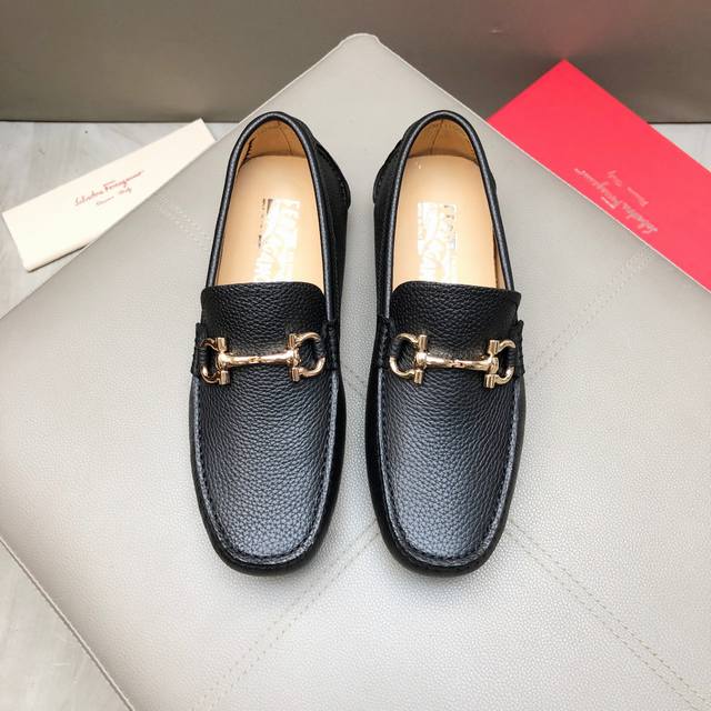 商品商标: Ferragamo 菲拉格慕 正码码数:38-44 45定做 商品材料: F家 男士豆豆鞋 2024官网同步 市场顶级版本 牛皮粒纹 杏色牛里 原版